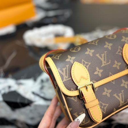 LV Satchel Wearable Wallet Bags - Image 5