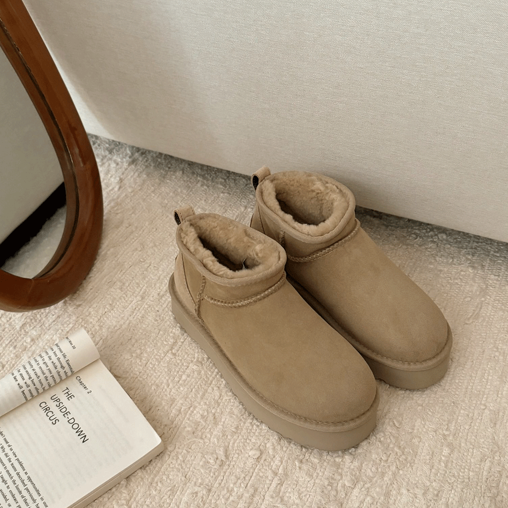 UGG Women's Classic Ultra Mini Boot - Image 2