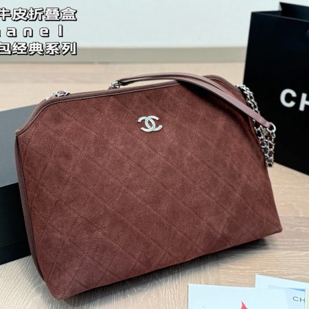 Chanel Quilted Chain Bag - Image 3