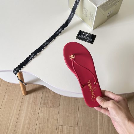 Chanel 26P C-clasp thong sandals - Image 10