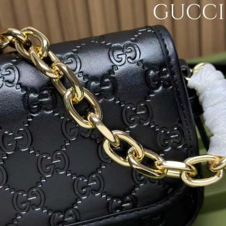 Gucci Embossed Arabella Flap Bag - Image 5