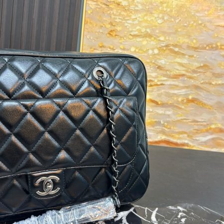 Chanel Chain Tote Bag - Image 4
