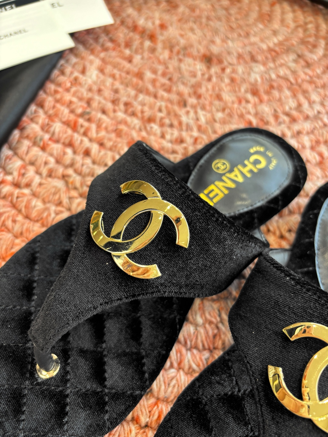 Chanel CC Logo Thong Sandals - Image 13