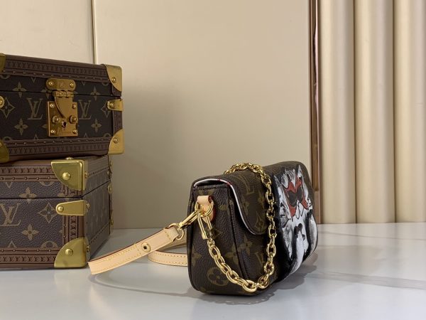 LV Wallet On Chain Ivy Monogram Canvas
