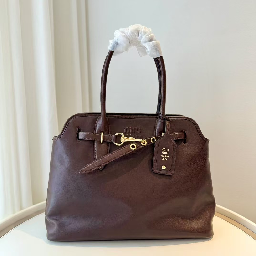 Miu Miu Aventure leather bag - Image 3