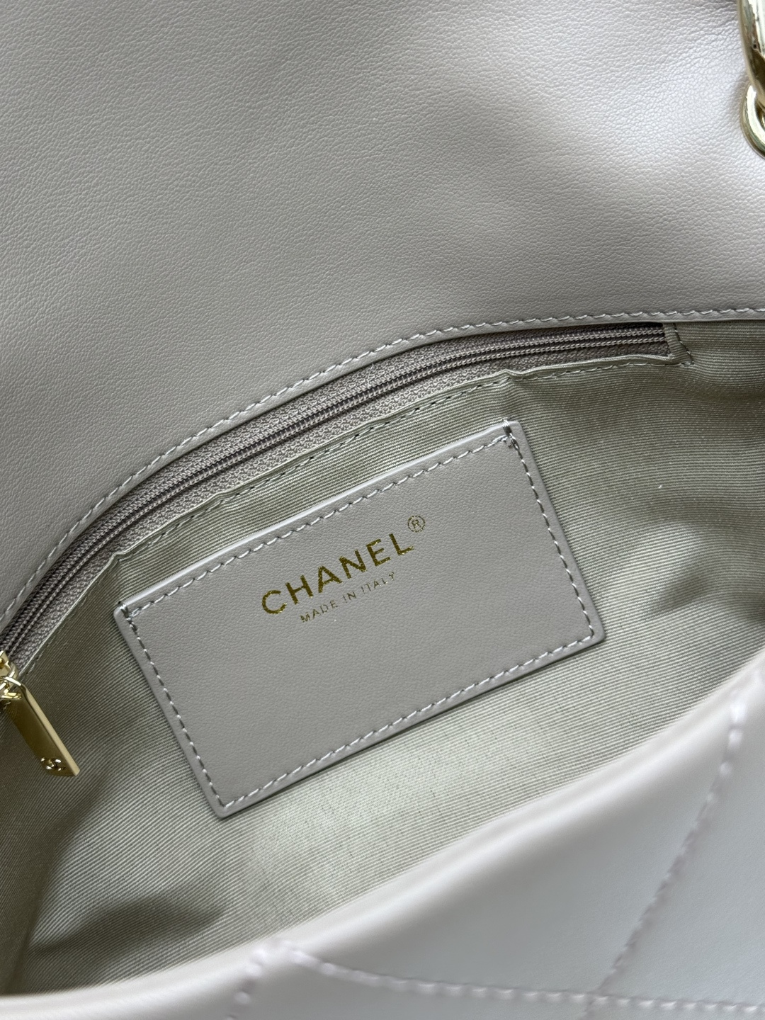 Chanel Large Flap Bag - Image 8