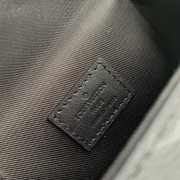 Vertical Trunk Wearable Wallet M82077