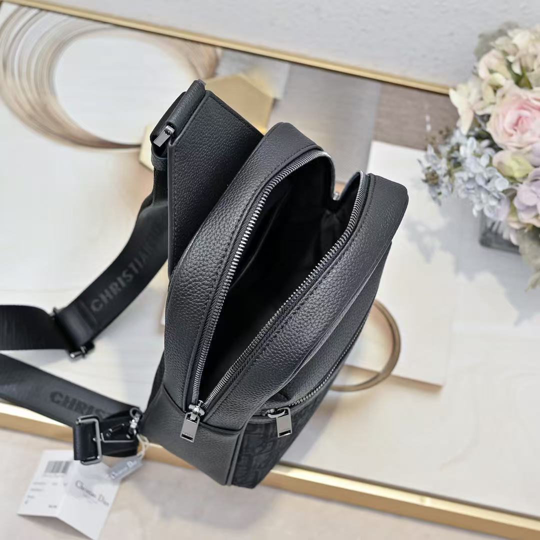 Dior Obilque Designer Bag's for Men - Image 5