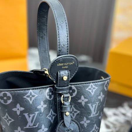 LV AII IN BB25ss Bucket Bag - Image 9
