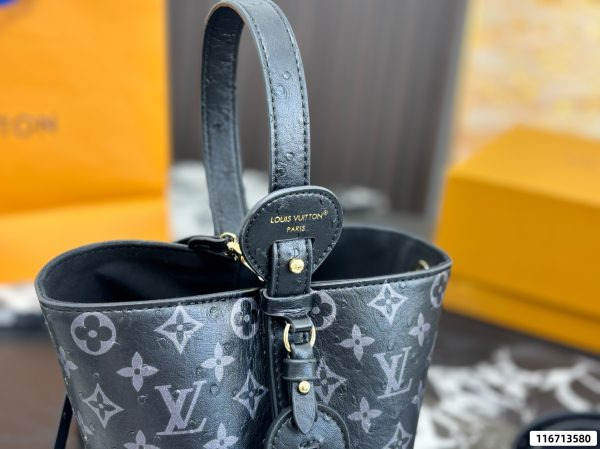 LV AII IN BB25ss Bucket Bag