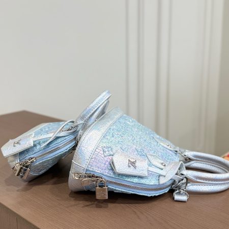 LV's New Shell Bag - Image 5