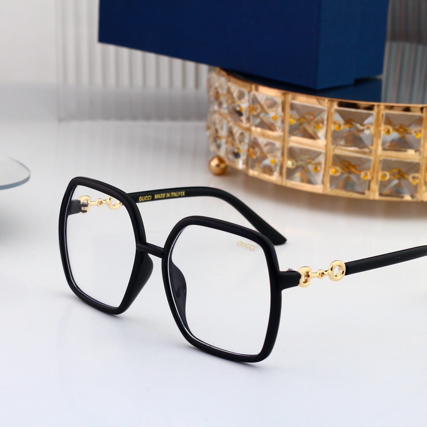 Gucci Fashionable Sunglasses - Image 7