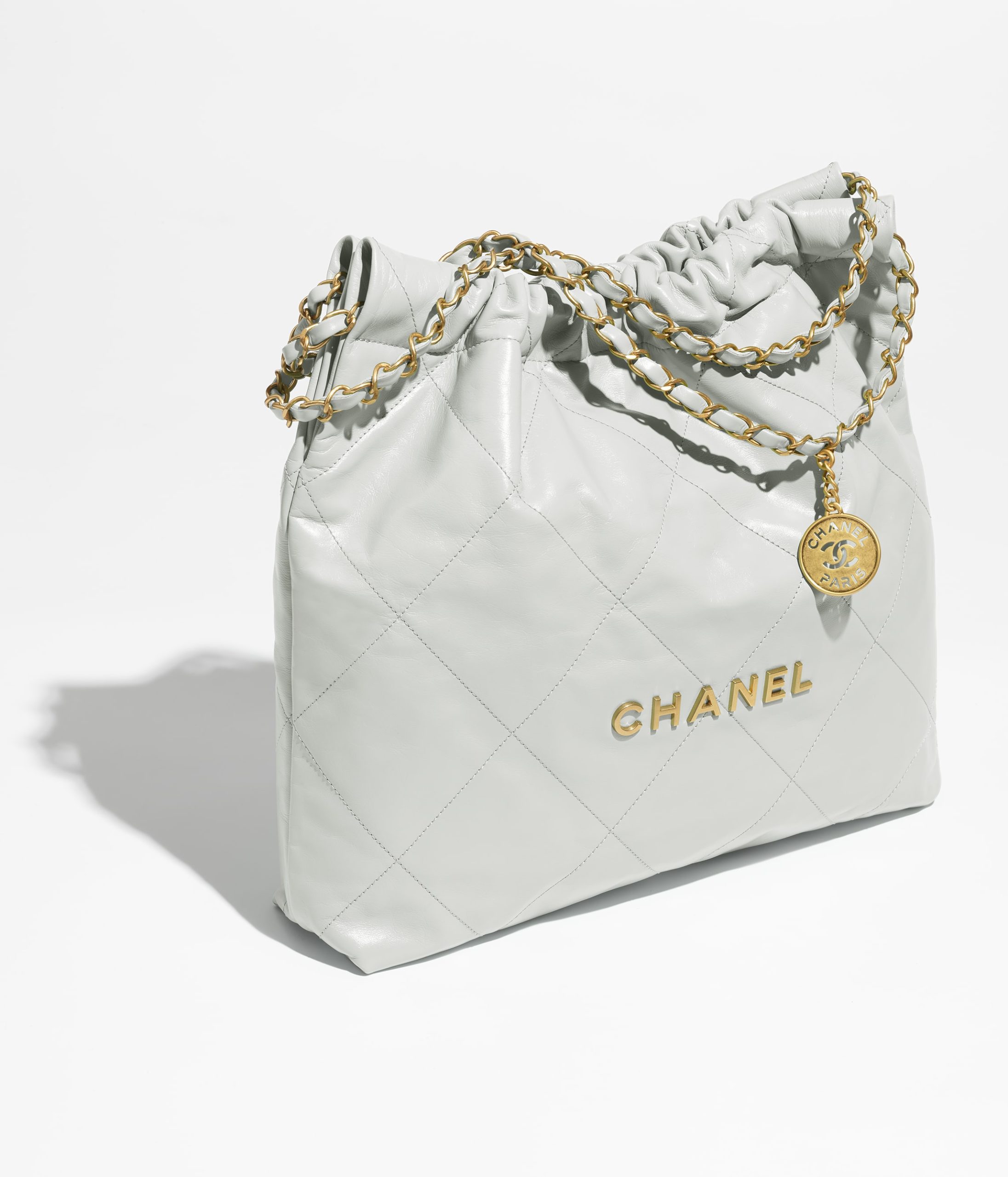 CHANEL 22 HANDBAG Shiny Calfskin & Gold-Tone Metal Light Blue - Image 2