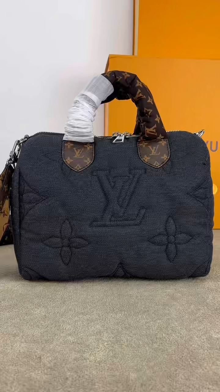Lv Niuzi Bu Down Jacket - Image 2