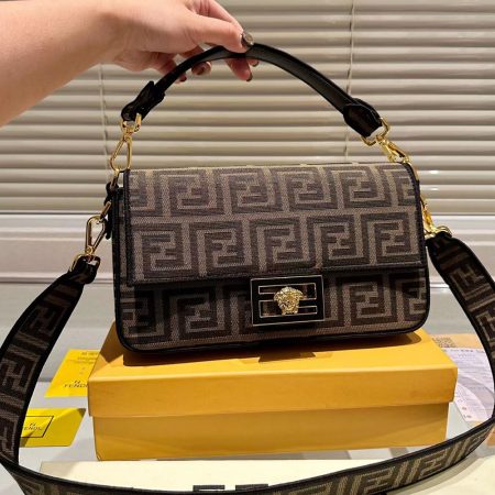 Fendi Baguette Bag - Image 7