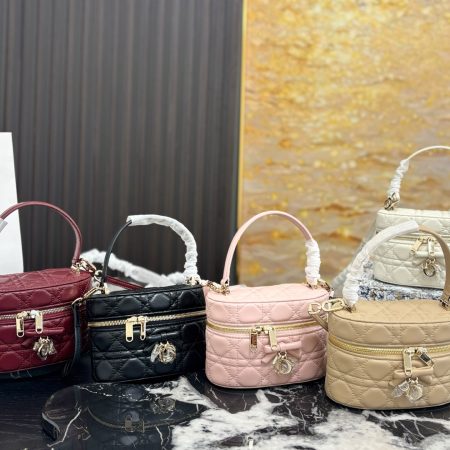 Dior's New Makeup Case - Image 2