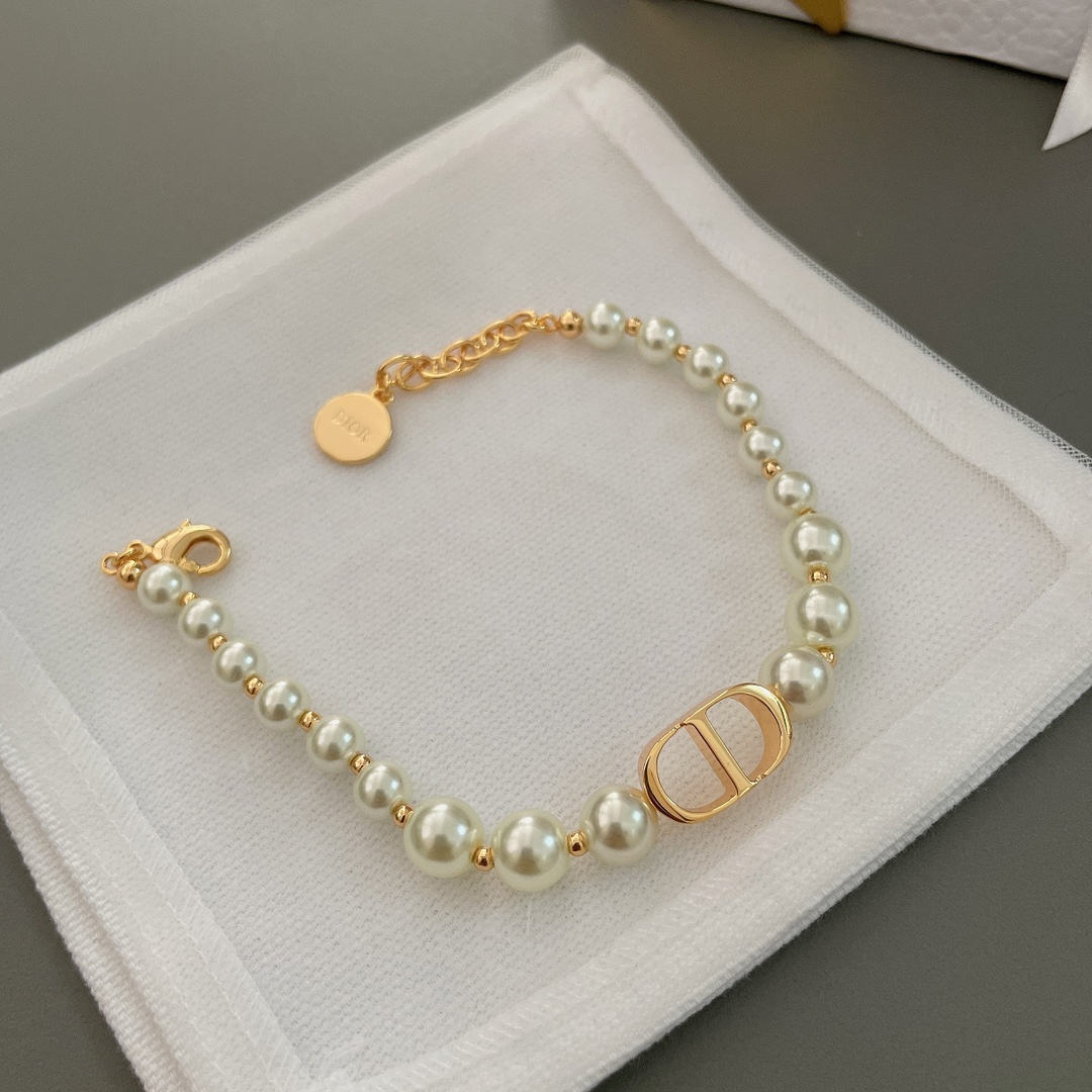 Christian Dior pearl necklace & Bracelets - Image 3