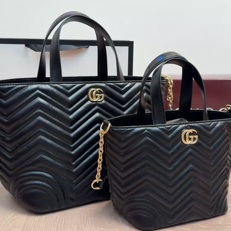 Gucci Betty mini tote bag in Black Leather