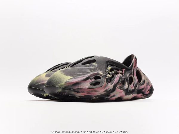 Yeezy Foam Runner MX Carbon IG9562