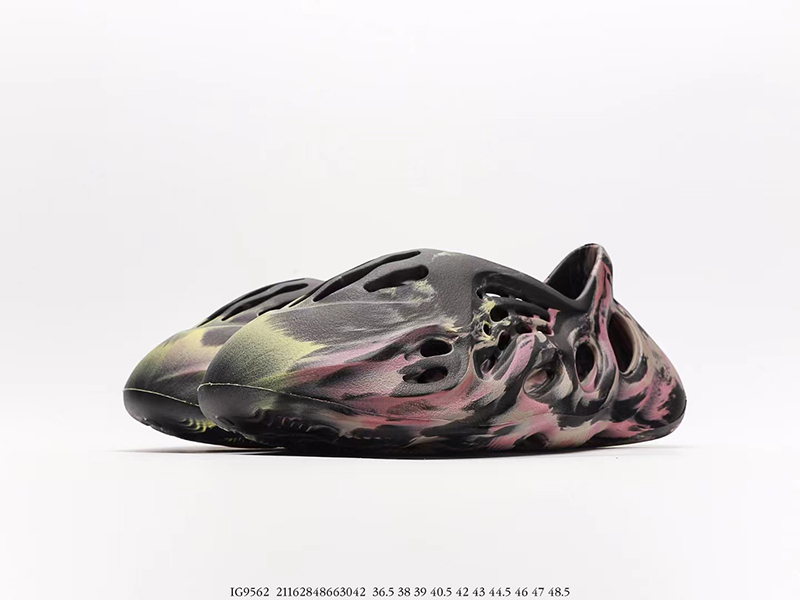 Yeezy Foam Runner MX Carbon IG9562 - Image 5
