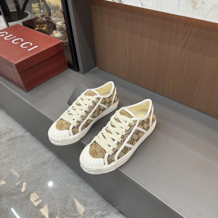 Gucci SS26: The Latest Lido Collection for Couples - Image 3