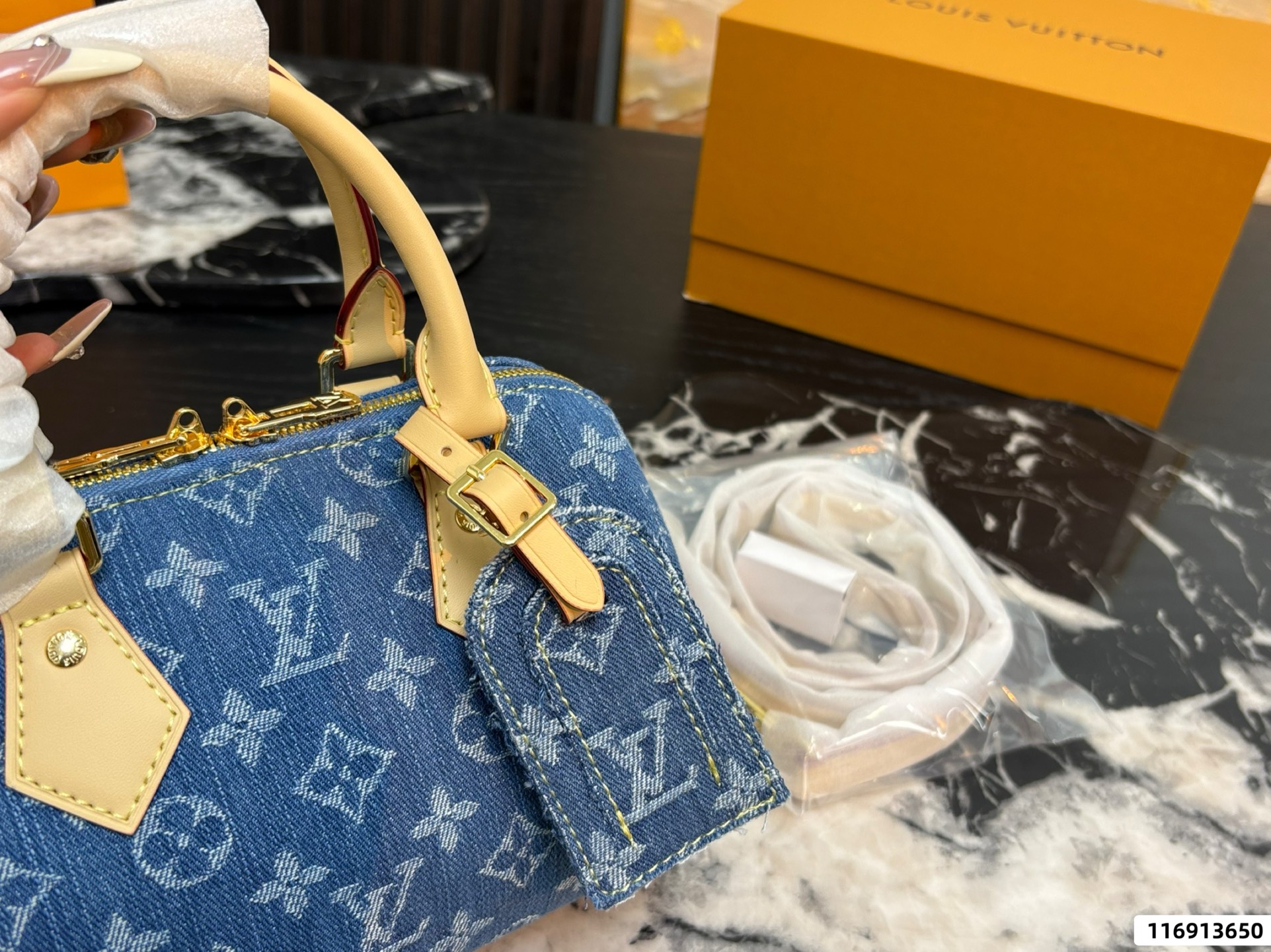 LV Speedy 20 Bag - Image 2