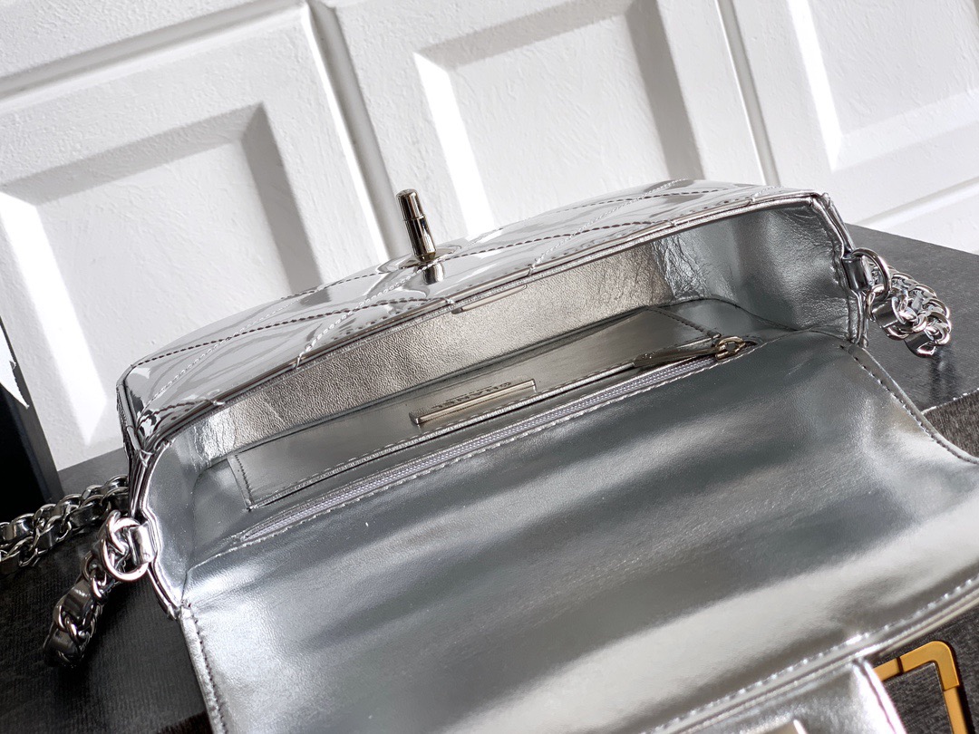 Chanel Small Clutch with Chain Bag - 10A Mirror Version - Image 9
