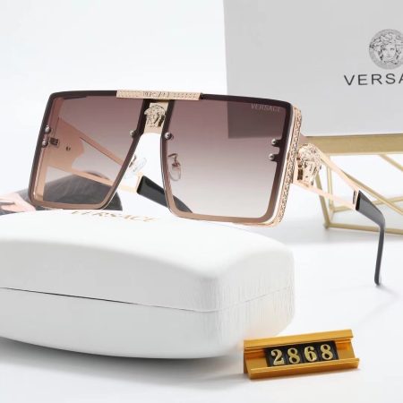 Versace Fashionable Sunglasses - Image 3