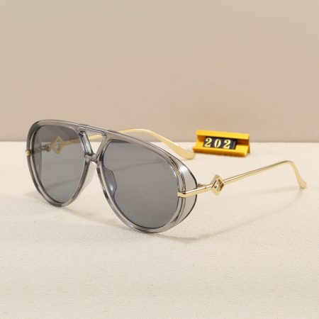 Fendi Fashionable Sunglasses - Image 3