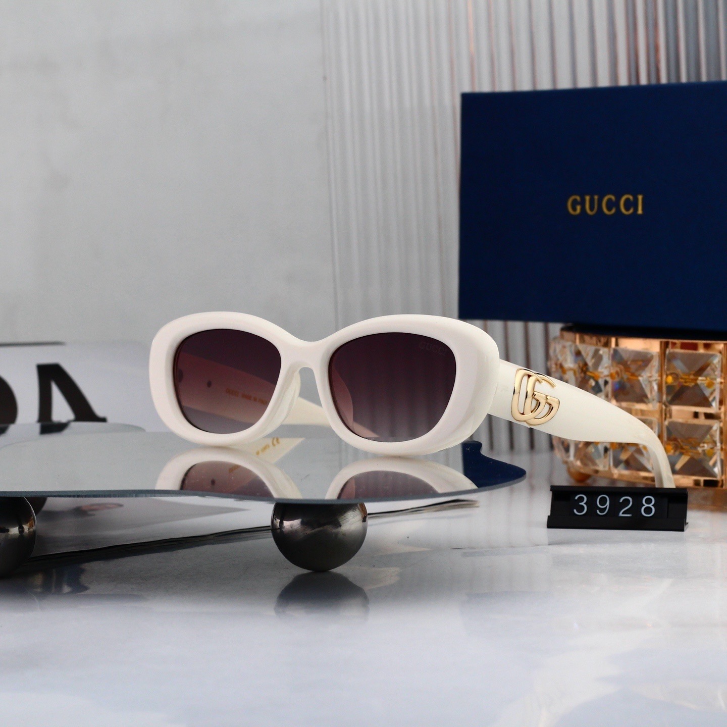 Gucci Fashionable Sunglasses - Image 6