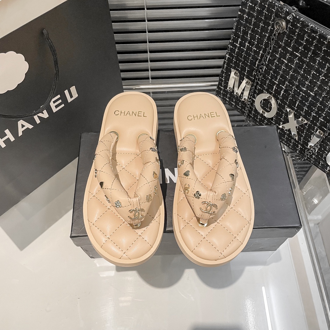 Chanel Interlocking CC Logo Flip-Flops - Image 3