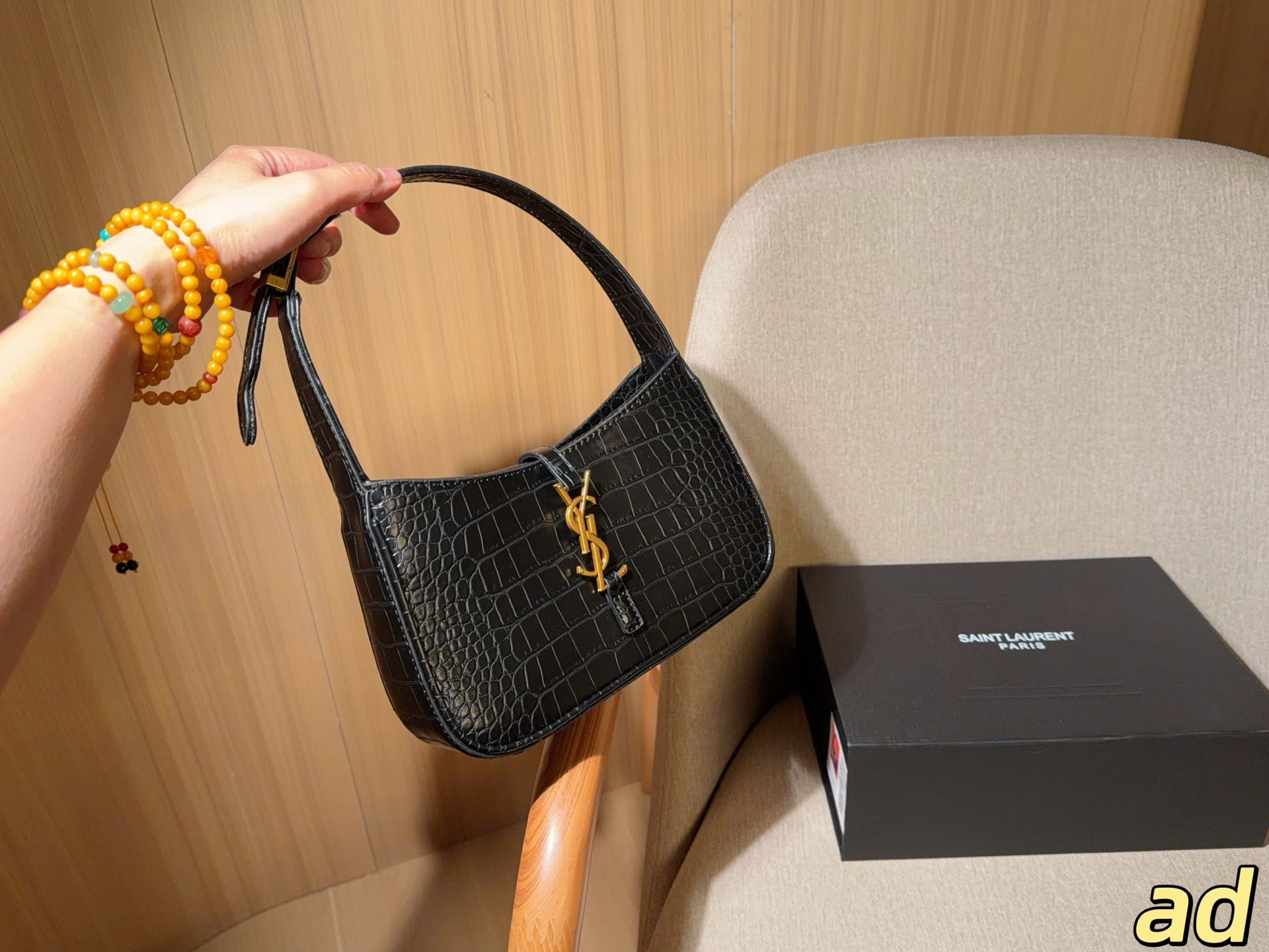 Saint Laurent Le 5 à 7 Hobo Shoulder Bag - Image 4