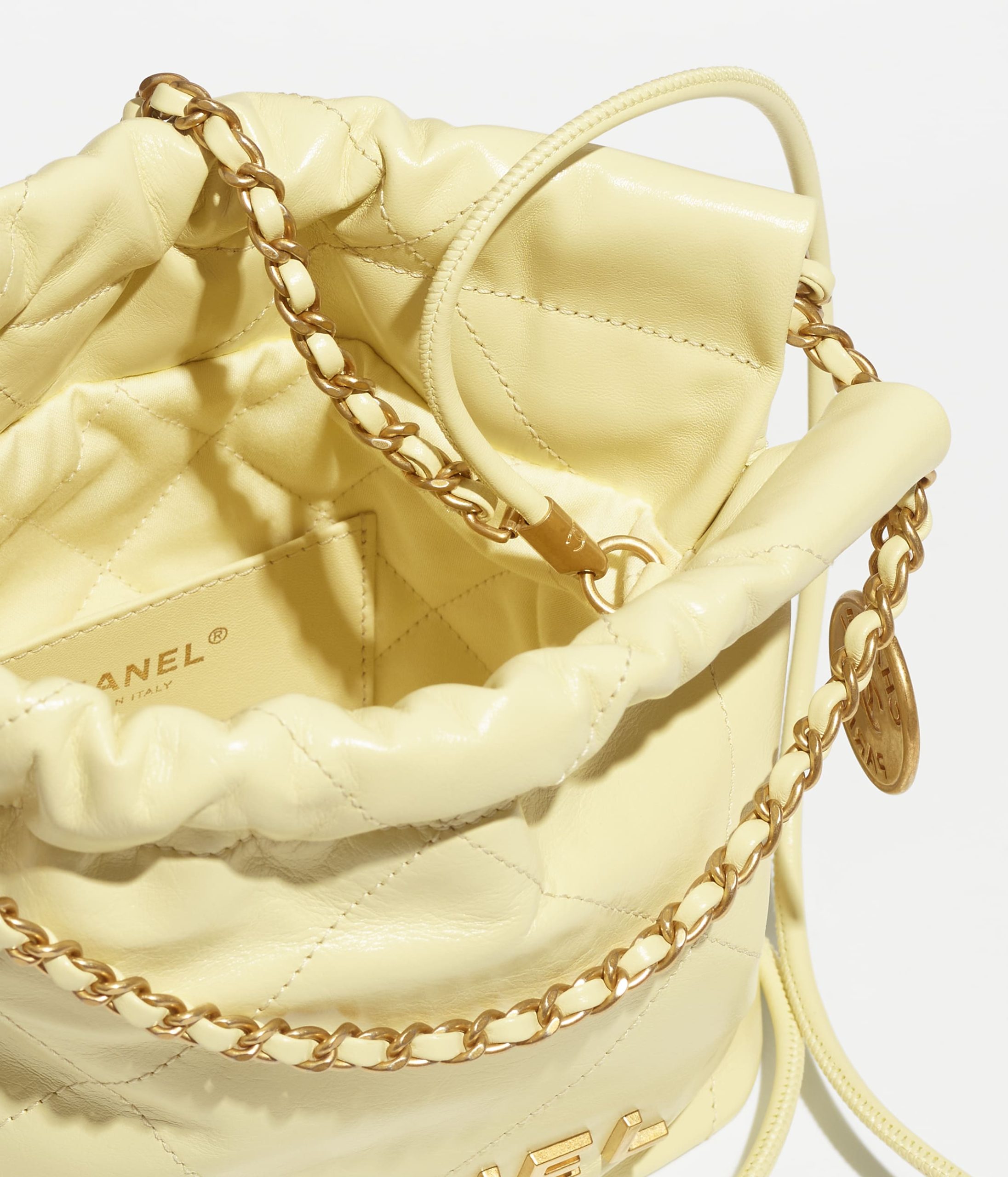 CHANEL 22 MINI HANDBAG Shiny Calfskin & Gold-Tone Metal Light Yellow - Image 4