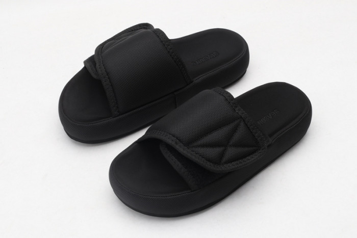 Yeezy Slide 3 - Image 2