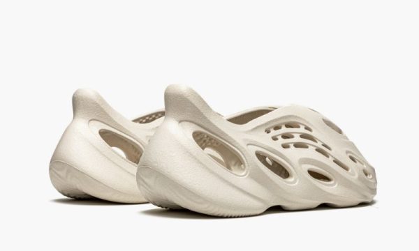 Yeezys Foam RNNR “ Ararat"