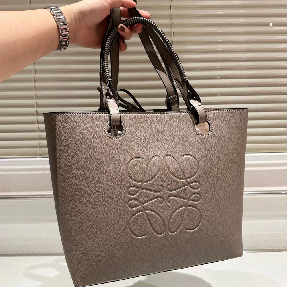 Loewe Anagram Tote Bag - Image 4