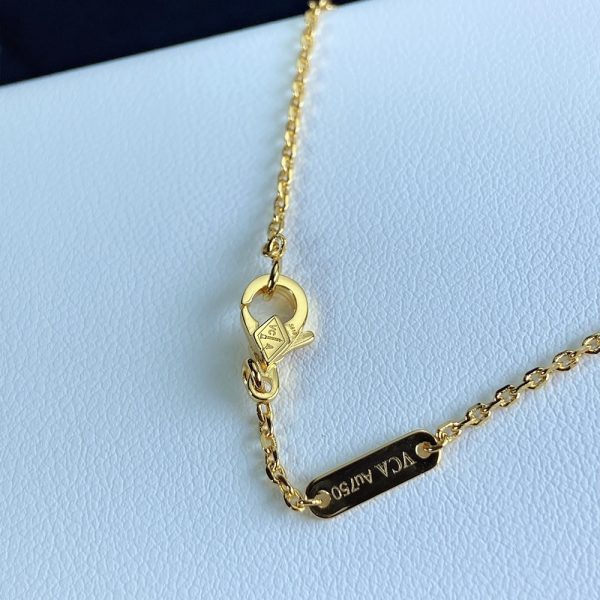 Van Cleef & Arpels Vca Floral Shape Necklace Pendant