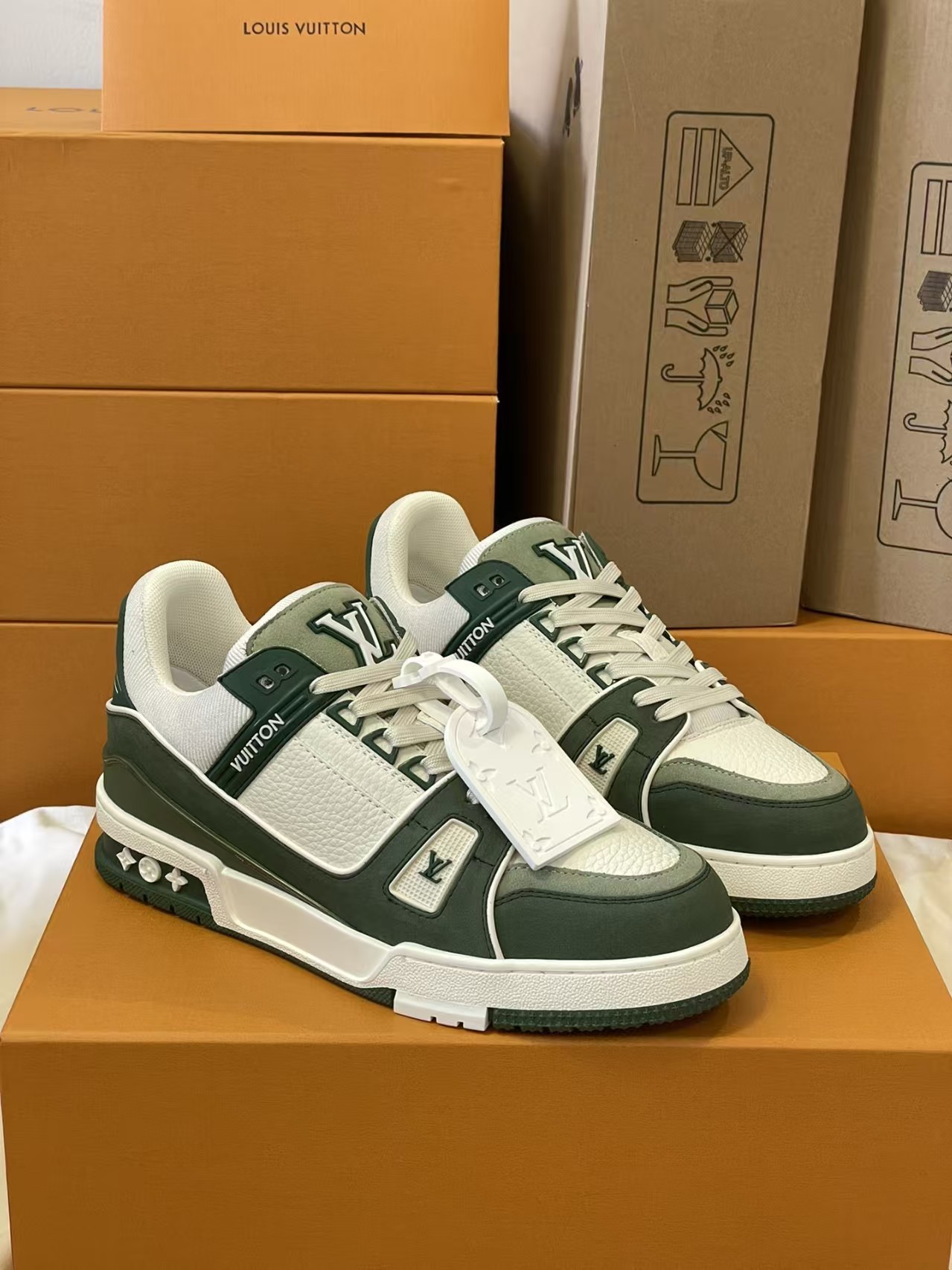 LV Trainer Sneakers High Quality - Image 1