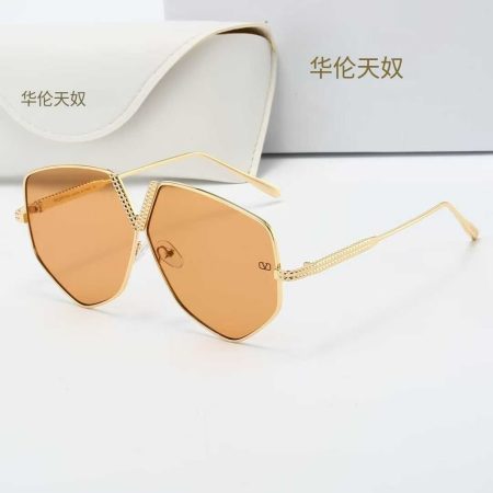 Valentino Fashionable Sunglasses - Image 3