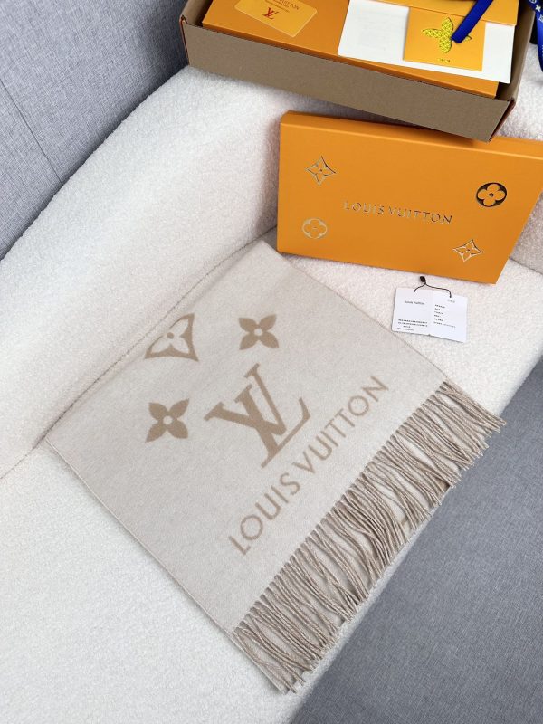 LV Scarf