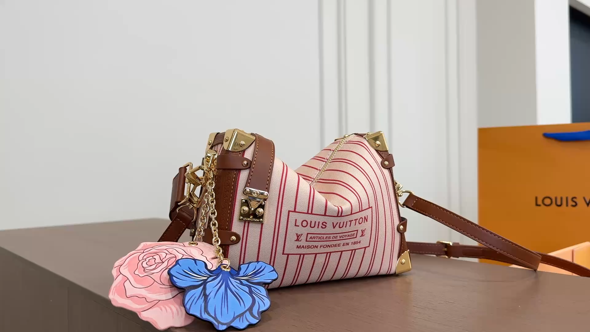 Lv's New Trunk Bag - Image 2