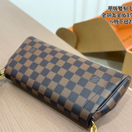 LV Underarm Bag - Image 6