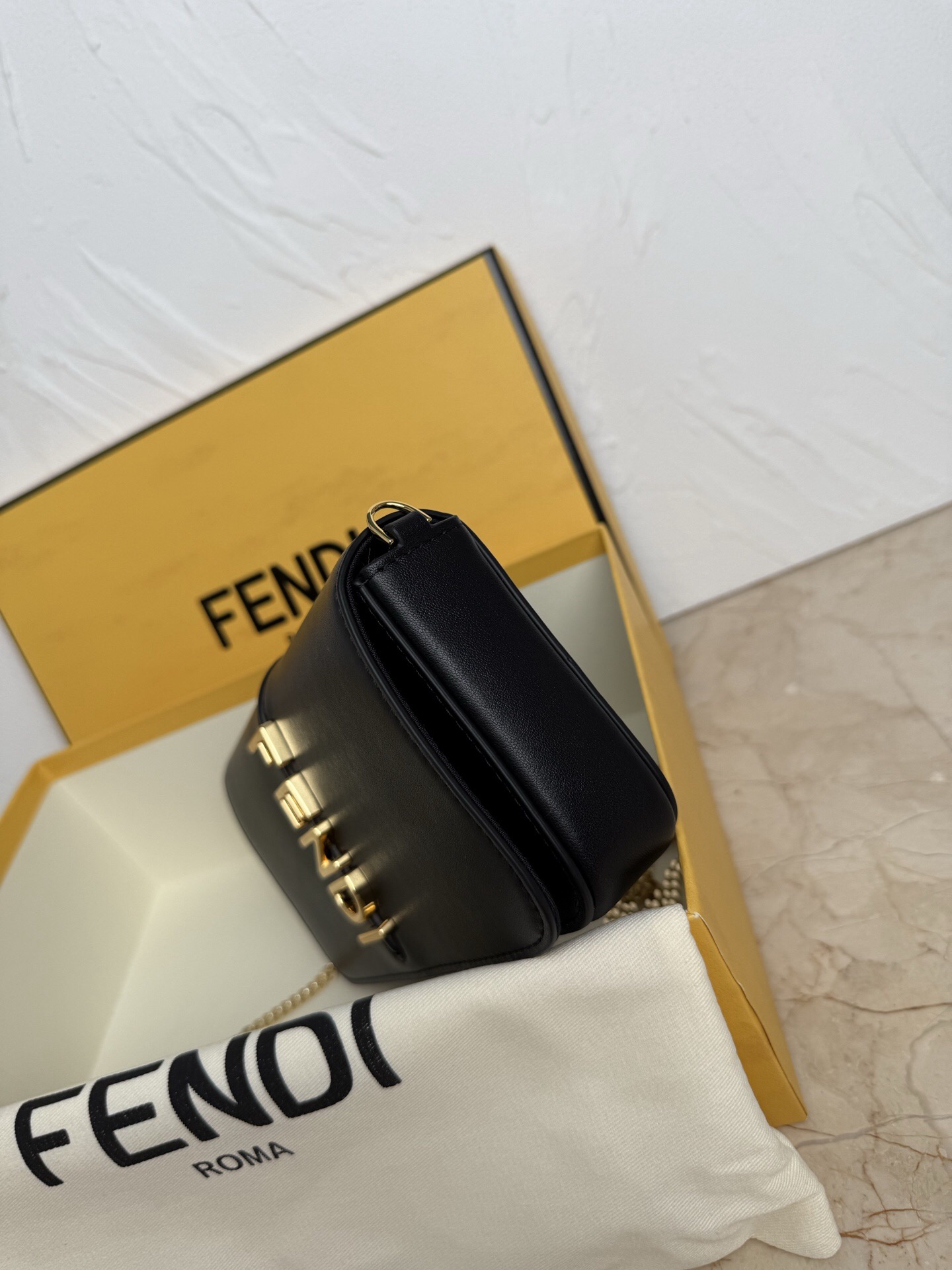 Fendi Fendigraphy Messenger bag 10A - Image 4