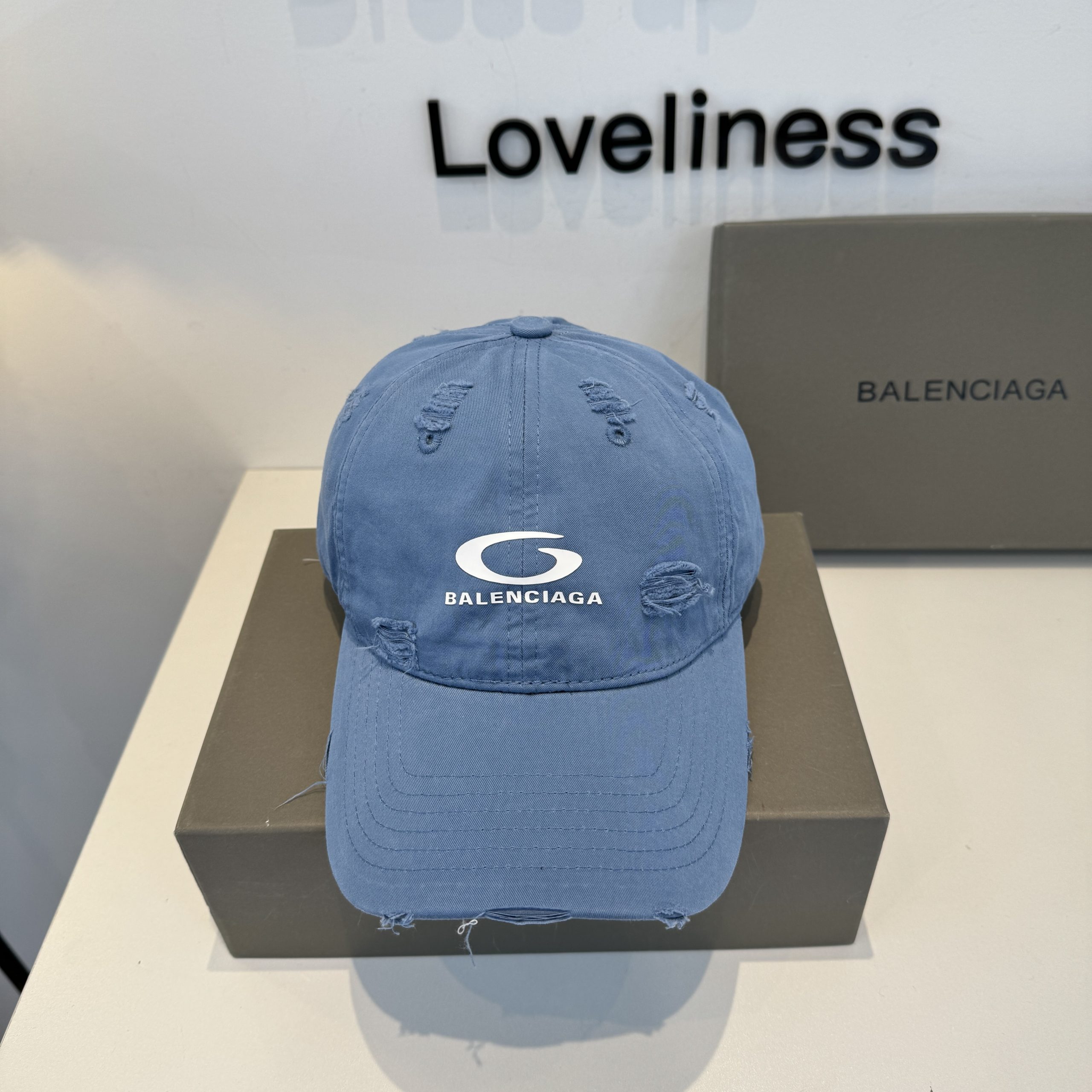 Balenciaga's New Baseball Cap - Image 3