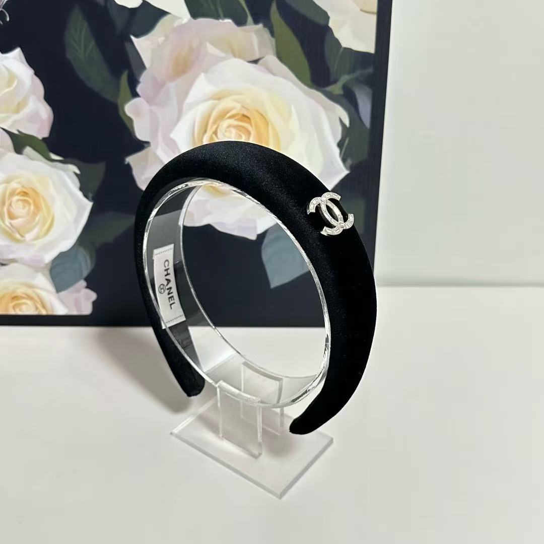 Chanel New Velvet Headband - Image 3