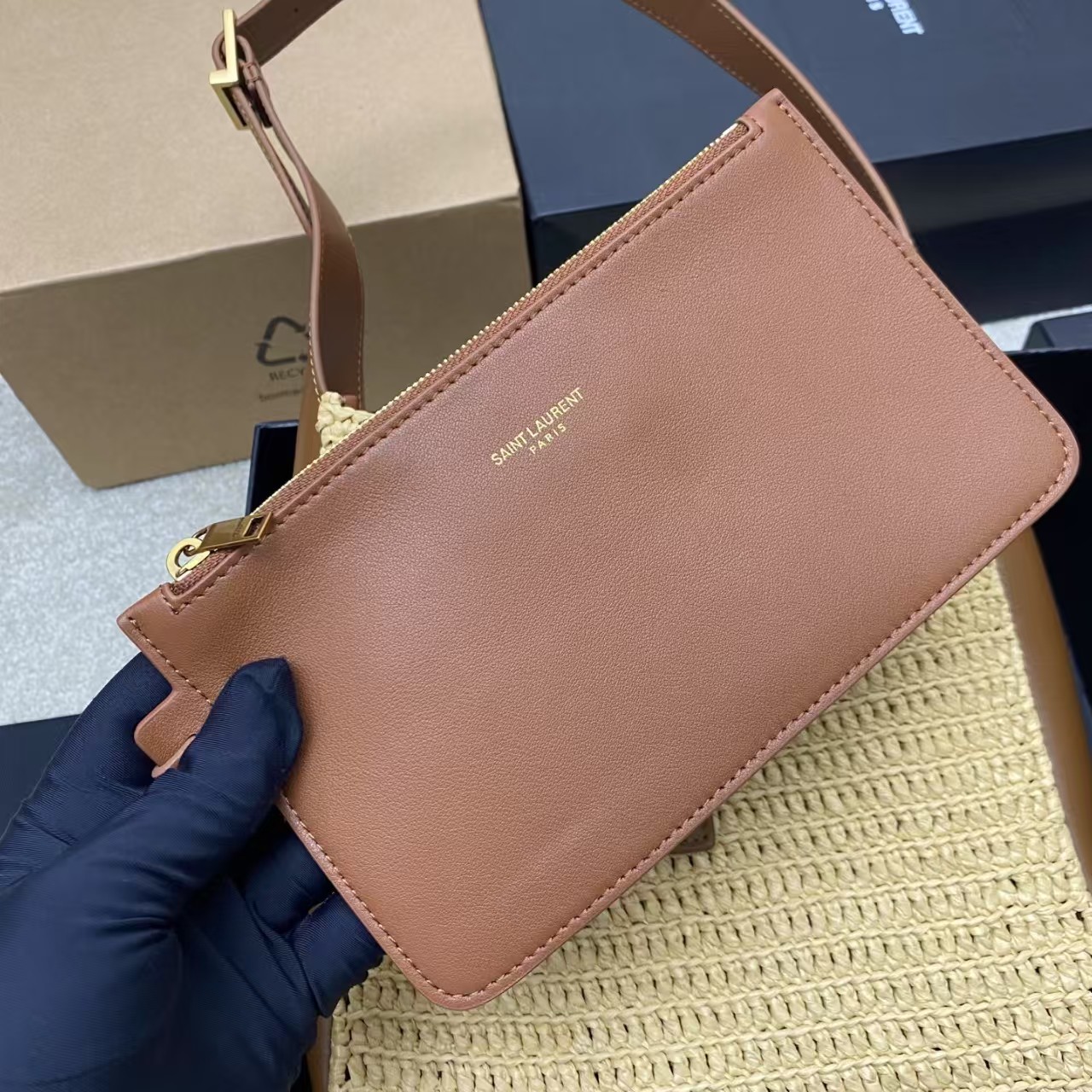YSL Saint Laurent Le 5 à 7 Supple Small Leather-trimmed Raffia Shoulder Bag - Image 7