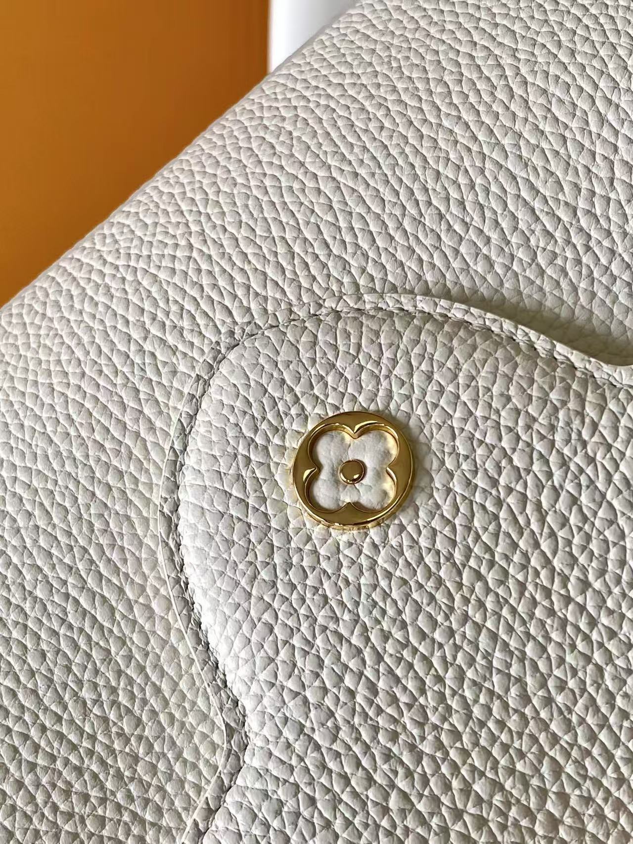 LV Borsa Capucines BB Top Quality - Image 7