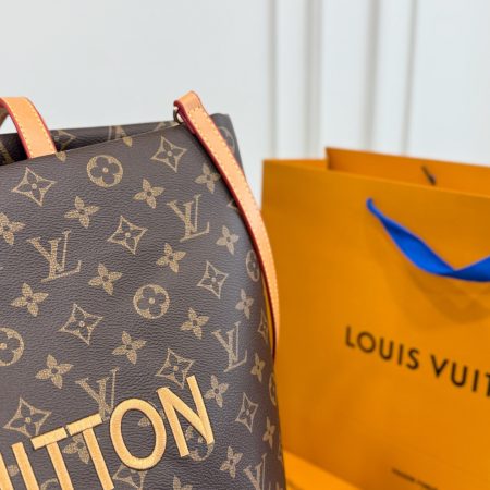 LV's New Tote Bag - Image 5