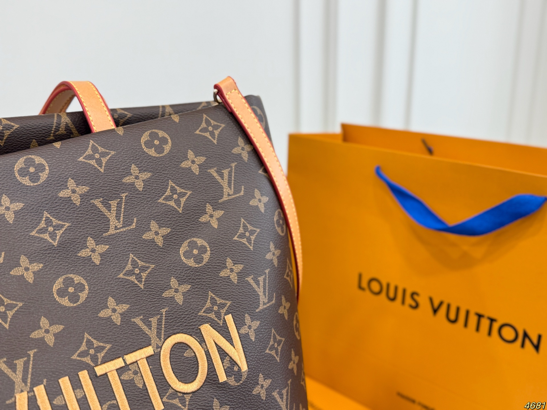 LV's New Tote Bag - Image 5