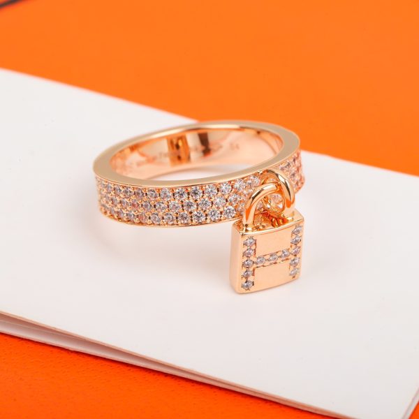 Kelly Lock Ring